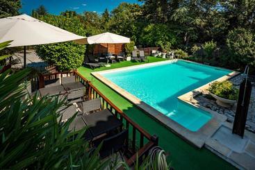 ユースホステル Logis Hotel L  Auberge D Uzes