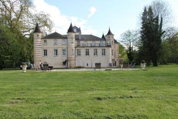 تختخواب و صبحانه Chateau Du Four De Vaux