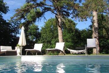 تختخواب و صبحانه Chateau Du Four De Vaux