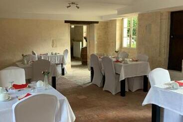 تختخواب و صبحانه Chateau Du Four De Vaux