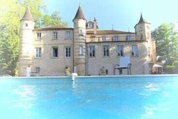 تختخواب و صبحانه Chateau Du Four De Vaux