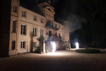 تختخواب و صبحانه Chateau Du Four De Vaux