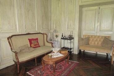 تختخواب و صبحانه Chateau Du Four De Vaux