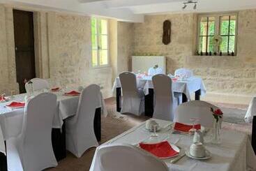 تختخواب و صبحانه Chateau Du Four De Vaux