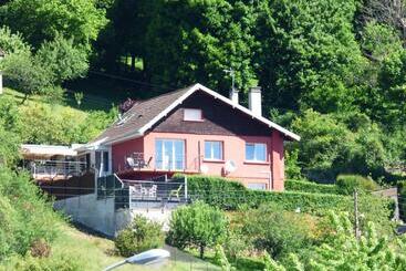 تختخواب و صبحانه La Colline Aux Yeux Doubs