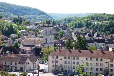 تختخواب و صبحانه La Colline Aux Yeux Doubs
