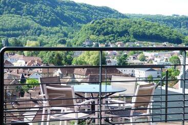 تختخواب و صبحانه La Colline Aux Yeux Doubs