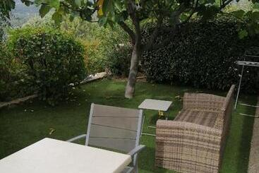 تختخواب و صبحانه Mas De La Coste