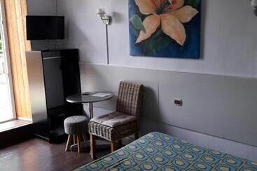 تختخواب و صبحانه Pension Saint Antoine
