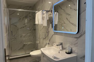 هتل Logis Hôtel Belle Etoile Vichy