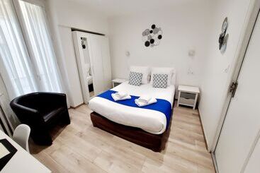 هتل Logis Hôtel Belle Etoile Vichy