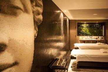 هتل Domaine De Verchant & Spa   Relais & Châteaux