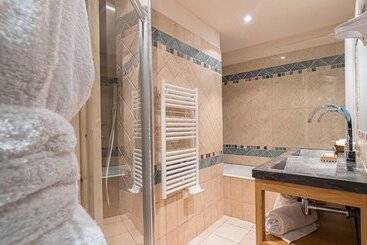 هتل Hôtel Carlina By Les Etincelles
