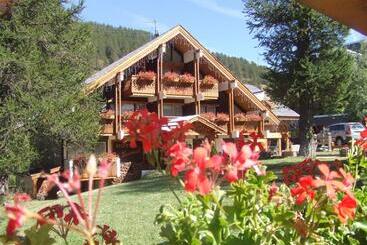 هتل Chalet Hôtel L Ecureuil