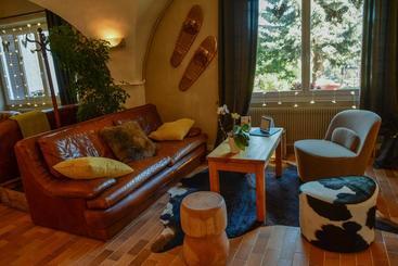 هتل Hôtel La Mayt