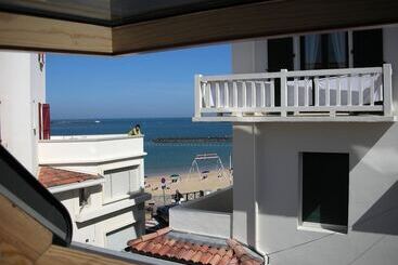 هتل Hôtel Le Magenta