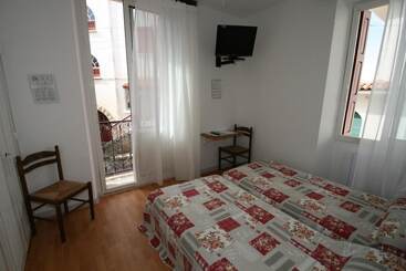 هتل Hôtel Le Magenta