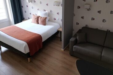 هتل Contact Hôtel Les Platanes Villeneuve Sur Lot Centre