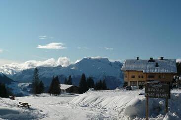 هتل Hôtel Restaurant Les Sapins Wellness & Gourmet