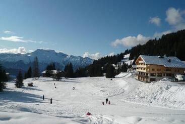 هتل Hôtel Restaurant Les Sapins Wellness & Gourmet