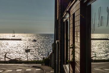 هتل La Voilerie Cancale Bord De Mer