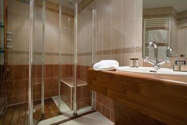 هتل Le Manoir Saint Thomas