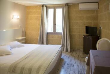 هتل Le Mas Des Aigras   Hôtel De Charme En Provence