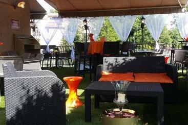 هتل Les Terrasses De David Et Louisa