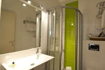 هتل Quic En Groigne
