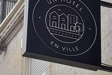 هتل Un Hôtel En Ville