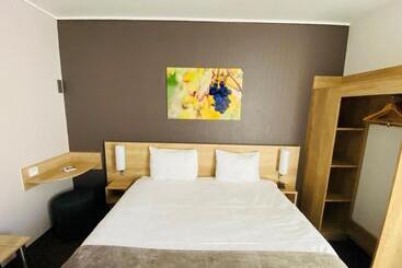 هتل Wood Inn Bordeaux Aeroport