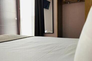 هتل Wood Inn Bordeaux Aeroport