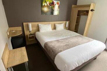 هتل Wood Inn Bordeaux Aeroport