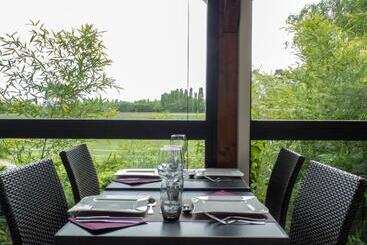 مُتل Logis Hôtel Restaurant La Vieille Ferme, Mâcon Nord