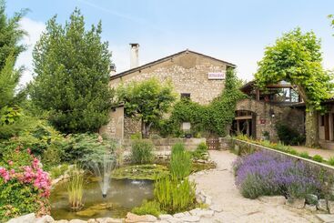 مُتل Logis Hôtel Restaurant La Vieille Ferme, Mâcon Nord