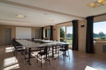 مُتل Logis Hôtel Restaurant La Vieille Ferme, Mâcon Nord