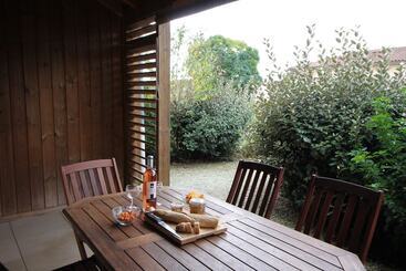 هتل Domaine Des Compouzines