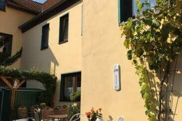 هتل Garni Zum Rebstock