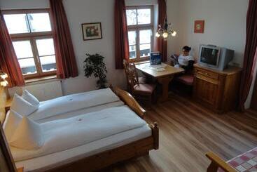 هتل Landhaus Lenzenhof
