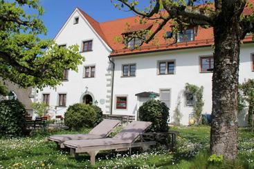 هتل Montfort Schlössle