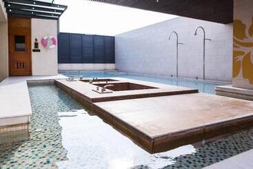 Allur Boutique Motelkao Hsiung Branch
