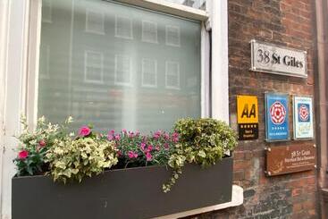 تختخواب و صبحانه 38 St Giles