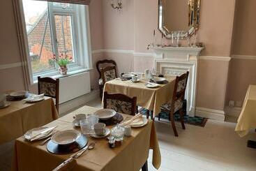 تختخواب و صبحانه Albury House
