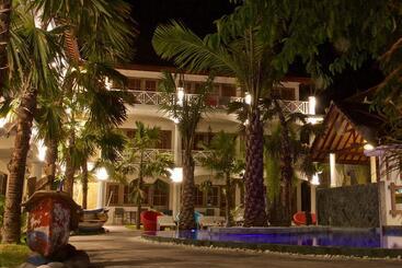 هتل Ok Divers Resort & Spa