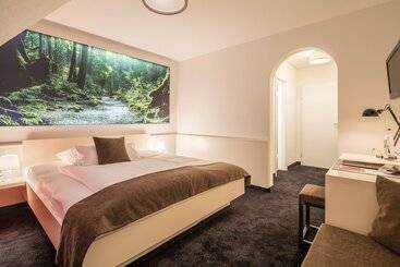Weinstadt Hotel   Das Original