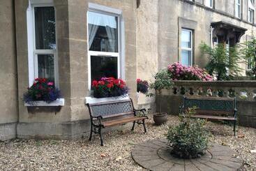 تختخواب و صبحانه Avon Guesthouse