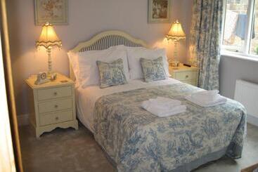 تختخواب و صبحانه Gardeners Cottage B And B