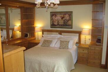 تختخواب و صبحانه Gardeners Cottage B And B