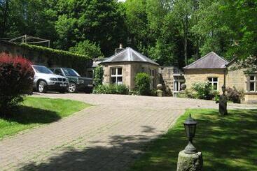 تختخواب و صبحانه Gardeners Cottage B And B