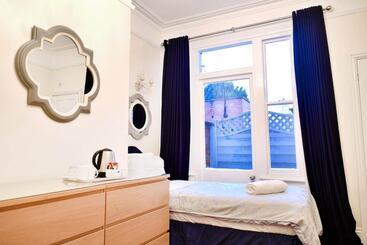 تختخواب و صبحانه Linhill Guest House